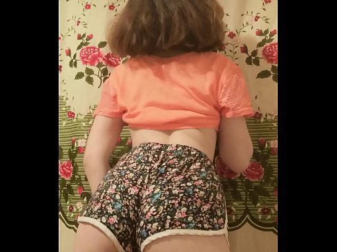 ❤️ Sexy jonk Babe deet hir Shorts op der Kamera of ❌ Sexvideo bei eis ❌️