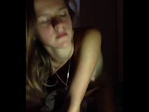 ❤️ E Meedchen masturbéiert a kummt ❌ Sexvideo bei eis ❌️